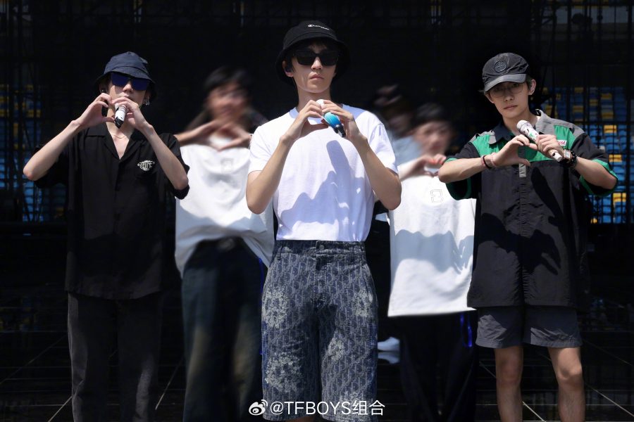 สมาชิกวง TFBOYS - ทีเอฟบอยส์ - หวังจุนไค - หวังจวิ้นข่าย - Wang Junkai – หวังหยวน – Wang Yuan – Roy Wang - อี้หยางเชียนสี่ – อี้หยางเชียนซี - Yi Yangqianxi – Jackson Yee - 王俊凯-王源-易烊千玺