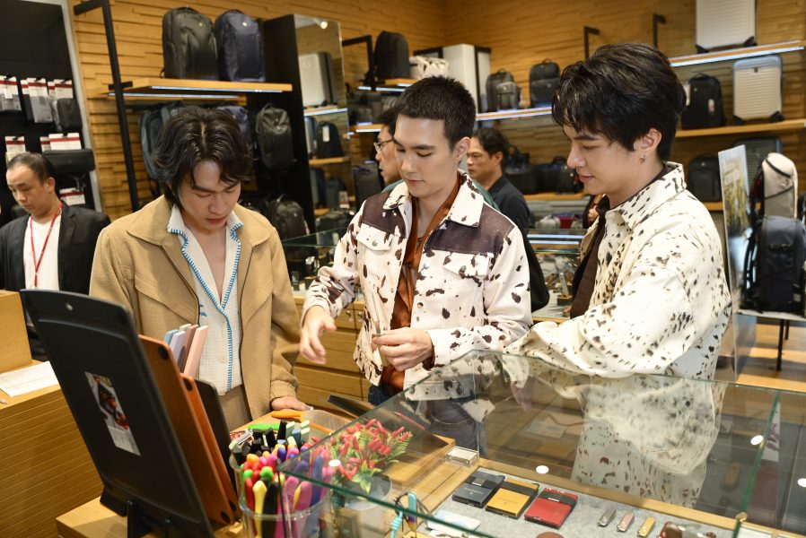 ทีมนักแสดงจากซีรีส์ “A(ir) Moment โอกาส อากาศ”