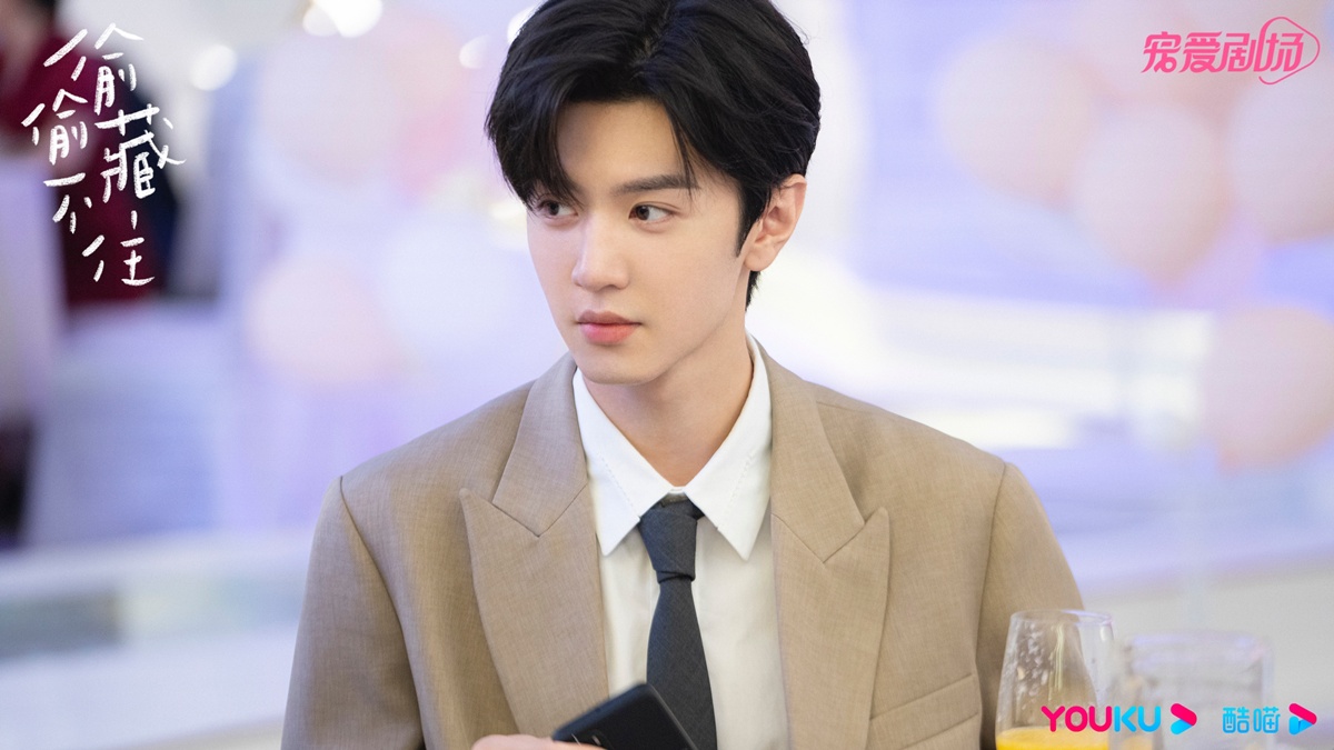 พระเอกแอบรักให้เธอรู้ - Hidden Love แอบรักให้เธอรู้ 偷偷藏不住